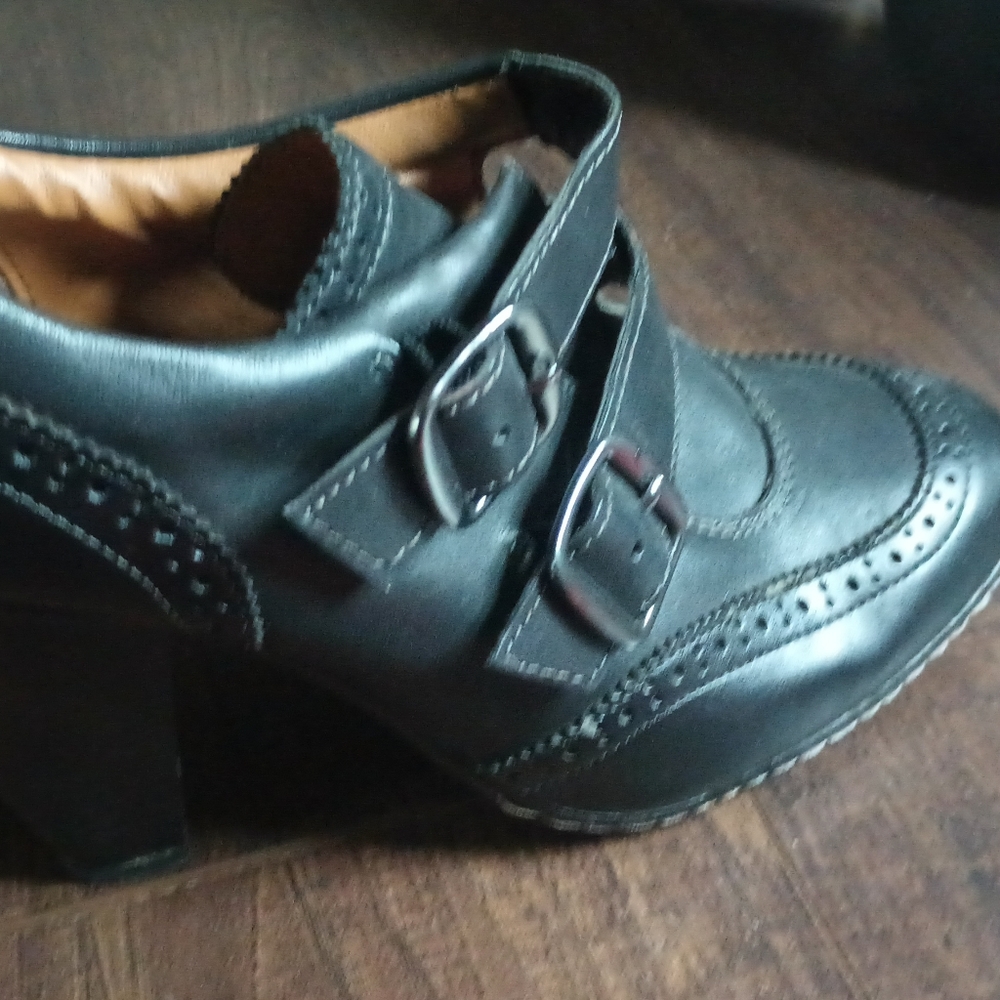 Black heeled shoes - Picture 5 of 7